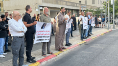 وقفة احتجاجية أمام بيت المغدور يعقوب طوخي في يافا احتجاجاً على لائحة الاتهام